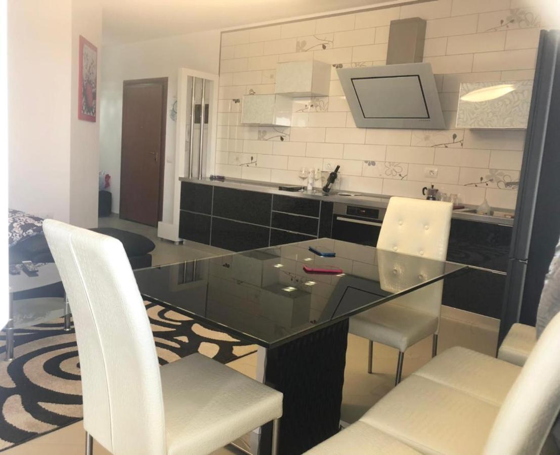 Vale House Holiday Apartment فلورا المظهر الخارجي الصورة